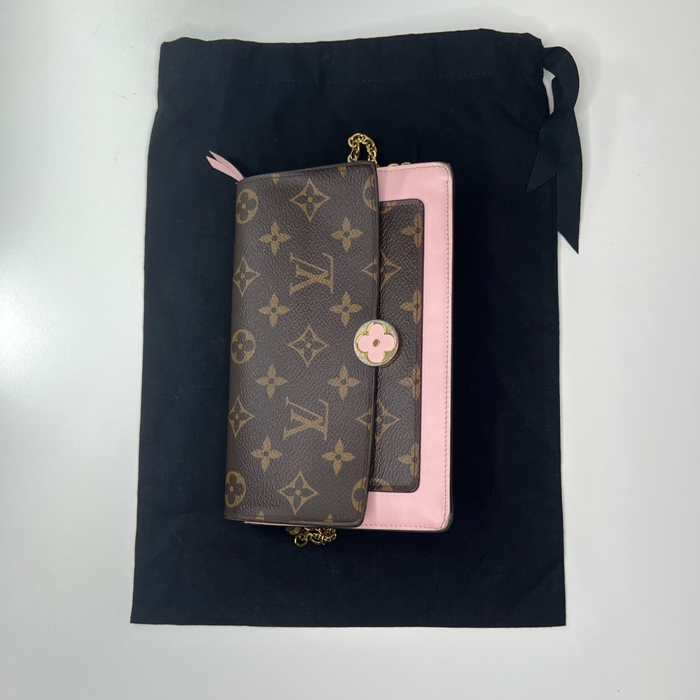 Chanel Authentic Adjustable Drawstring Handbag Pu… - image 3